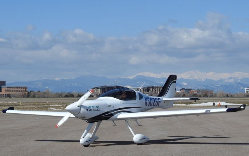 Pesawat Listrik eFlyer 2 Pesawat Listrik eFlyer 2