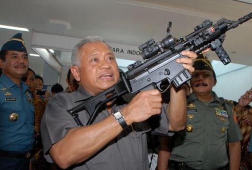 Menhan Purnomo Yusgiantoro