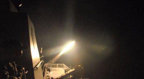 Rocket flare KRI Sultan Iskandar Muda-367