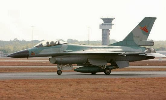 F-16 TNI AU di Darwin saat Latma Elang Ausindo 2009 F-16 TNI AU di Darwin saat Latma Elang Ausindo 2009