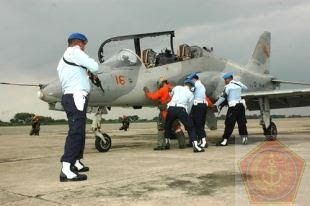 Latihan force down Lanud Iswahjudi Latihan force down Lanud Iswahjudi